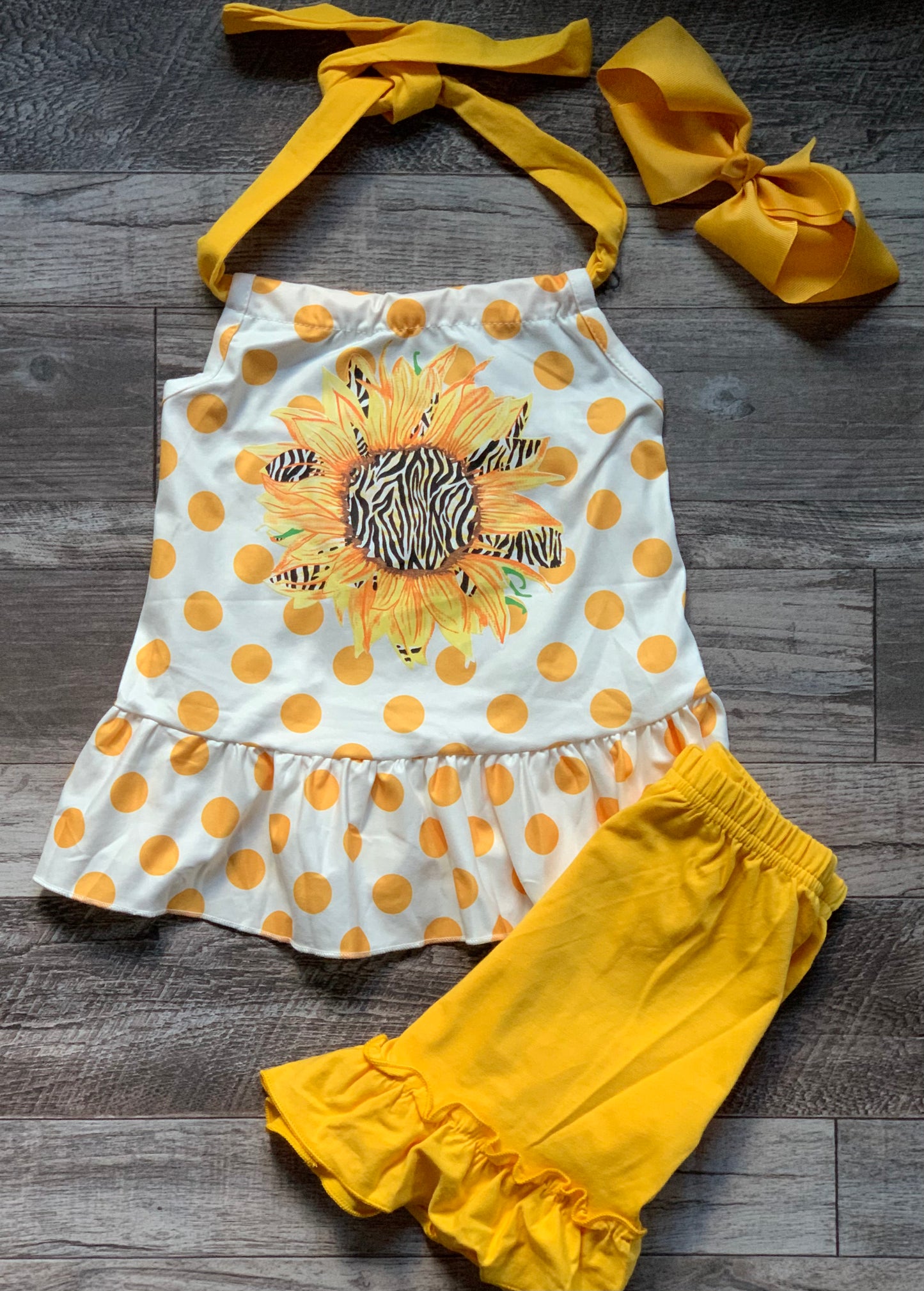 Sunflower shorts set with bow